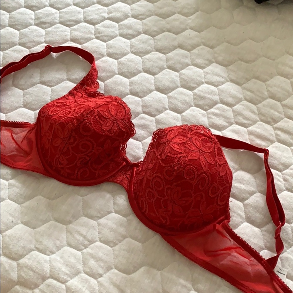 Red lace wonderbra